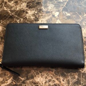 Kate Spade Large Travel Wallet - like new